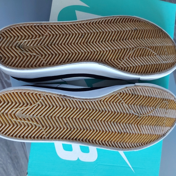 Mens Nike SB Blazer Court shoes - Picture 3 of 4